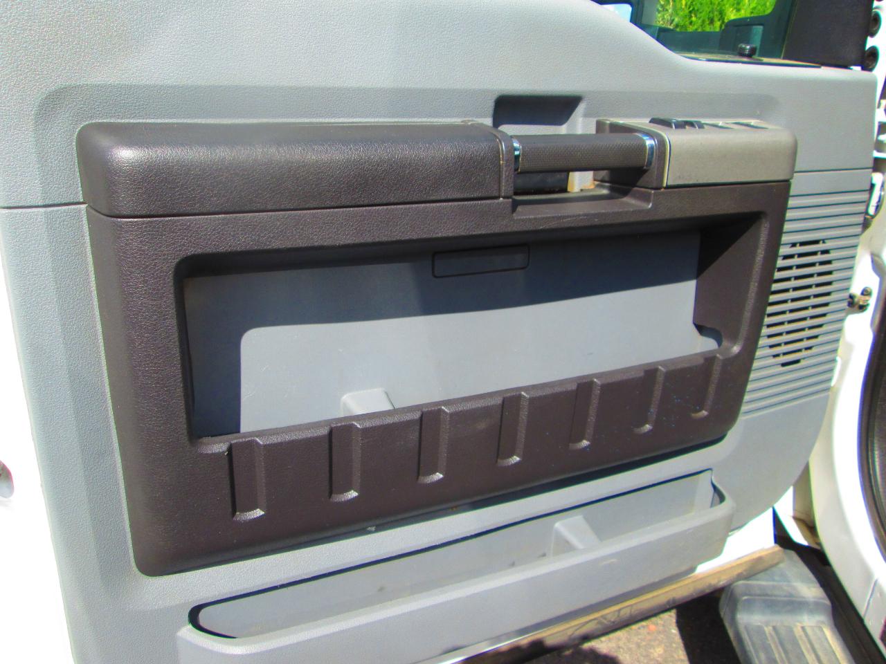 Ford Super Duty F-450 DRW 2WD Crew Cab 176" WB 60" CA XLT 2014