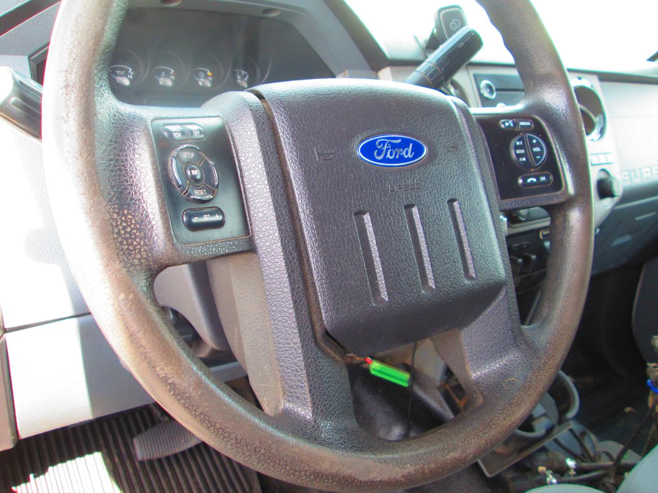 Ford Super Duty F-450 DRW 2WD Crew Cab 176" WB 60" CA XLT 2014