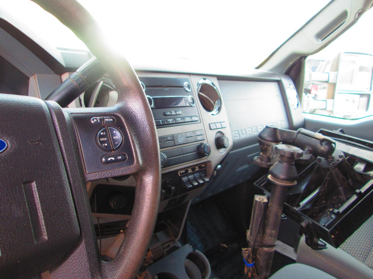Ford Super Duty F-450 DRW 2WD Crew Cab 176" WB 60" CA XLT 2014