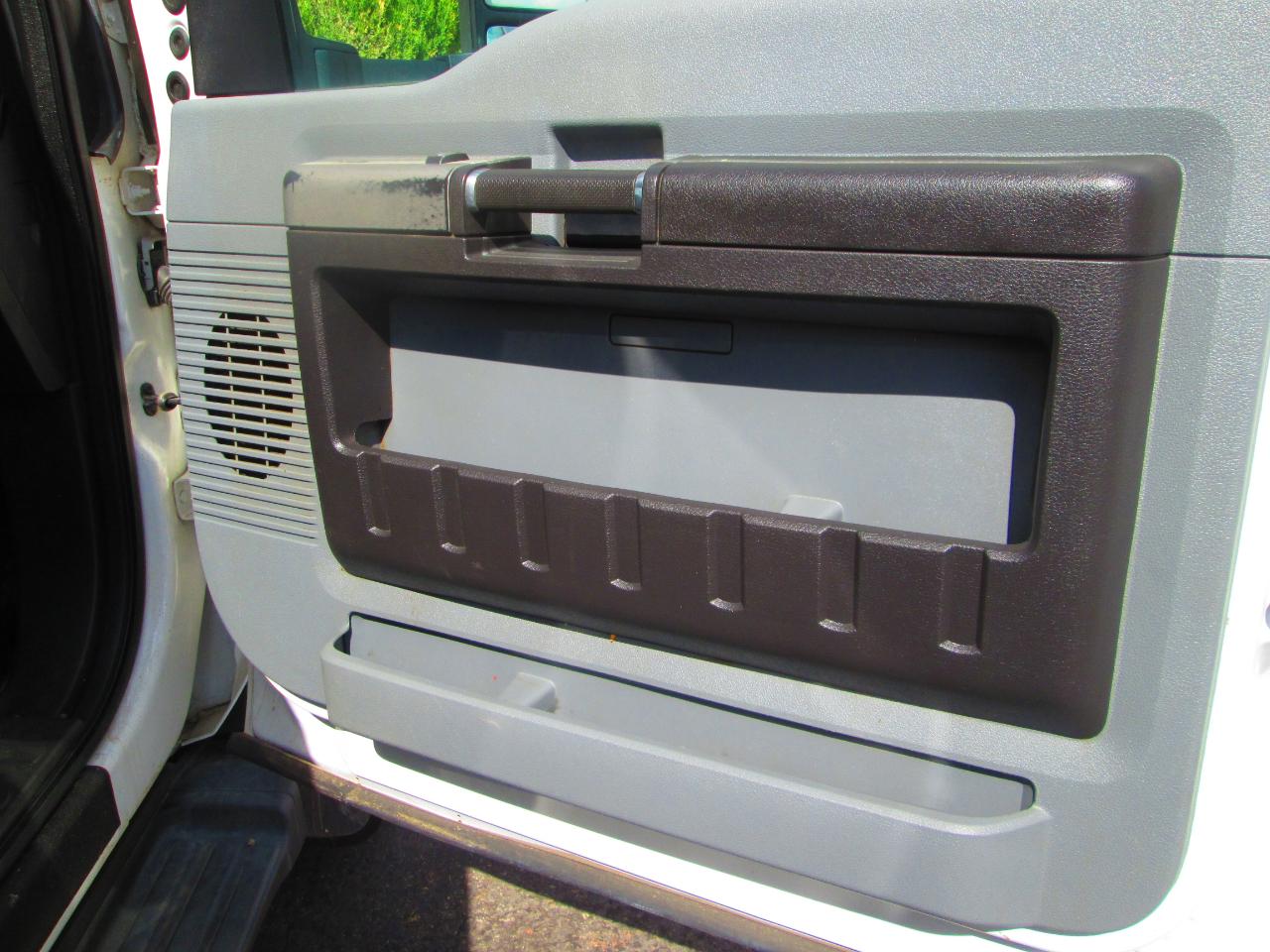Ford Super Duty F-450 DRW 2WD Crew Cab 176" WB 60" CA XLT 2014