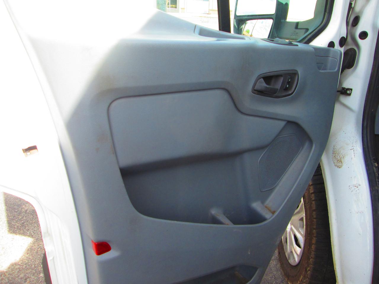 Ford Transit Van T-250 148" Med Rf 9000 GVWR Sliding RH Dr 2017