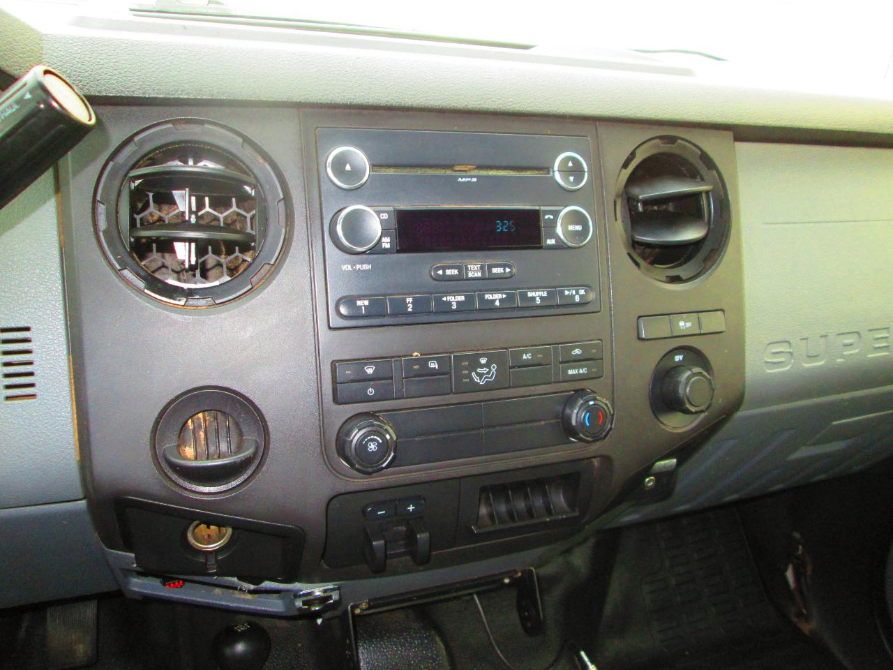 Ford Super Duty F-350 SRW 4WD Crew Cab 172" XL 2012