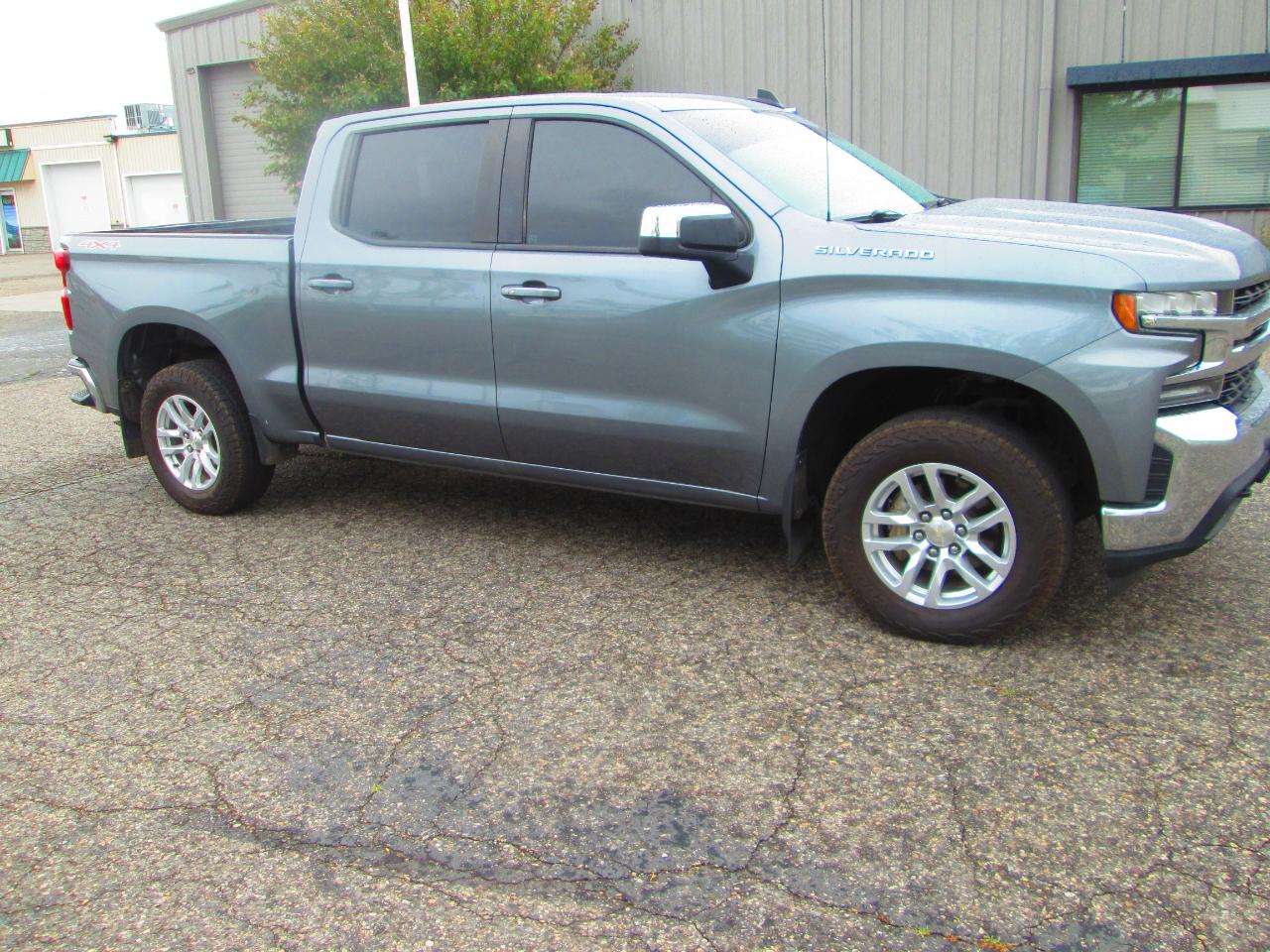 Chevrolet Silverado 1500 4WD Crew Cab 147" LT 2020