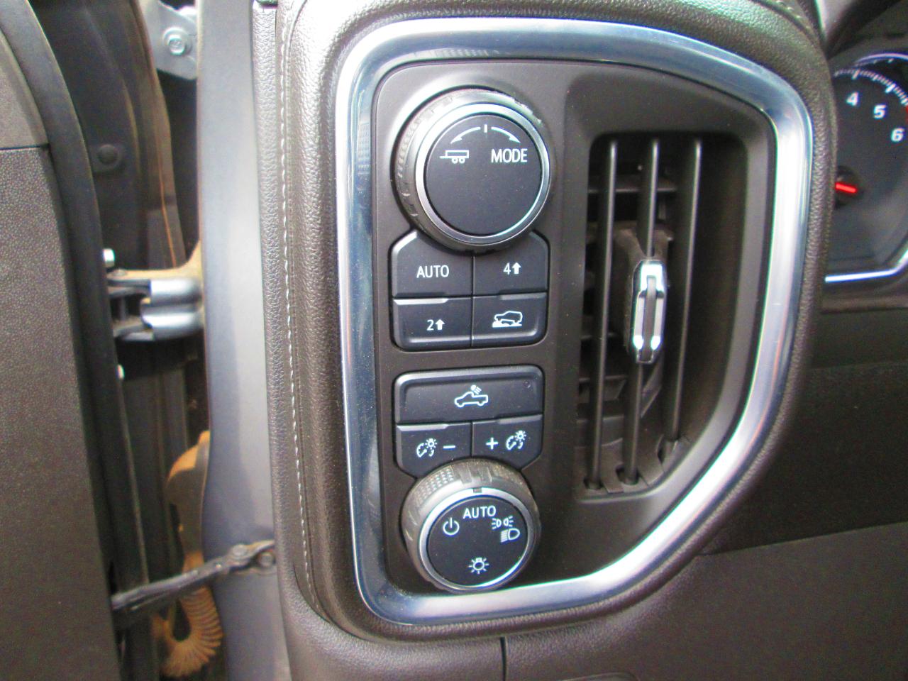 Chevrolet Silverado 1500 4WD Crew Cab 147" LT 2020