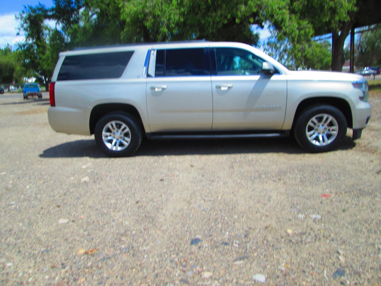 Chevrolet Suburban 4WD 4dr LT 2015