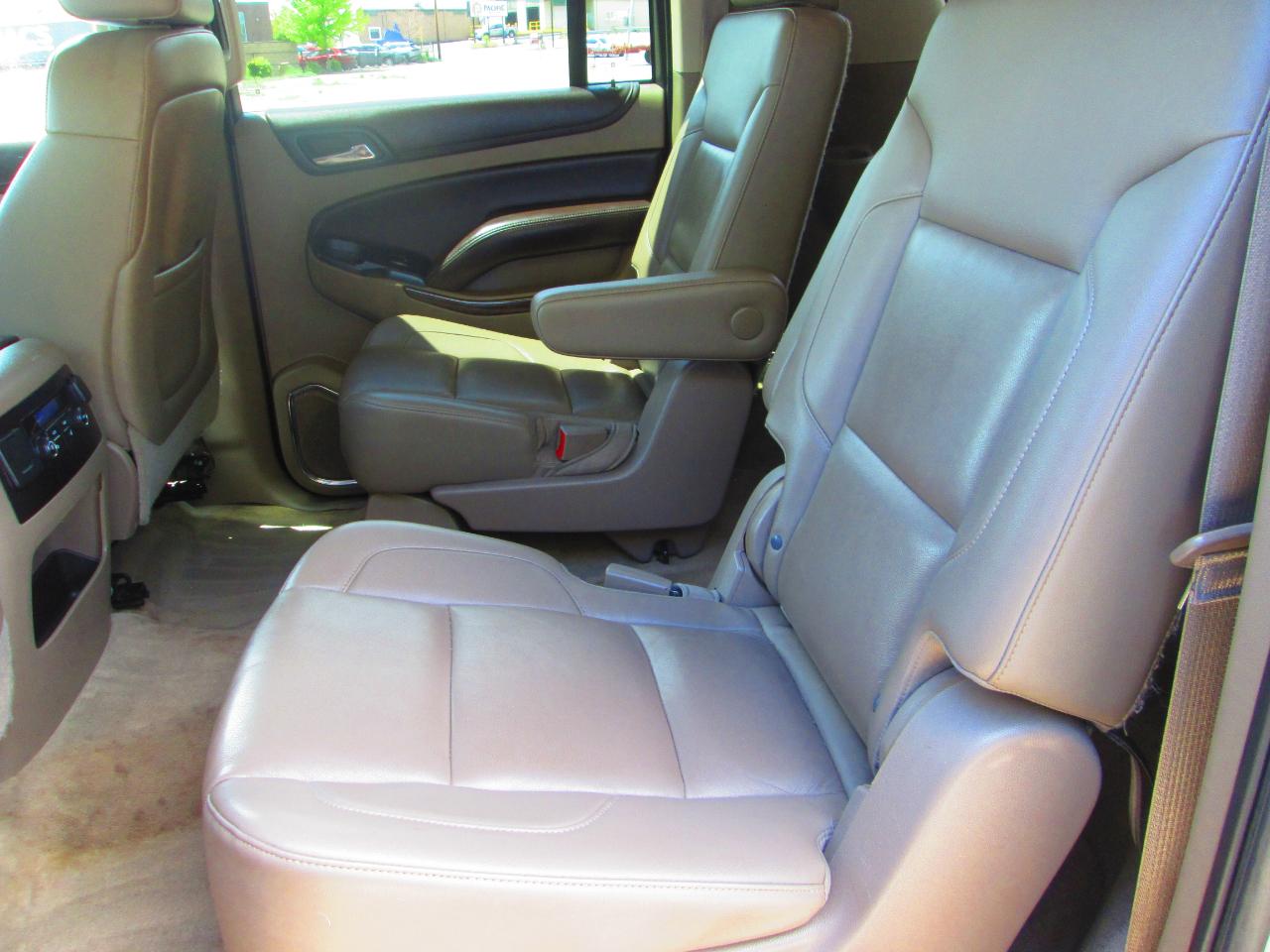 Chevrolet Suburban 4WD 4dr LT 2015