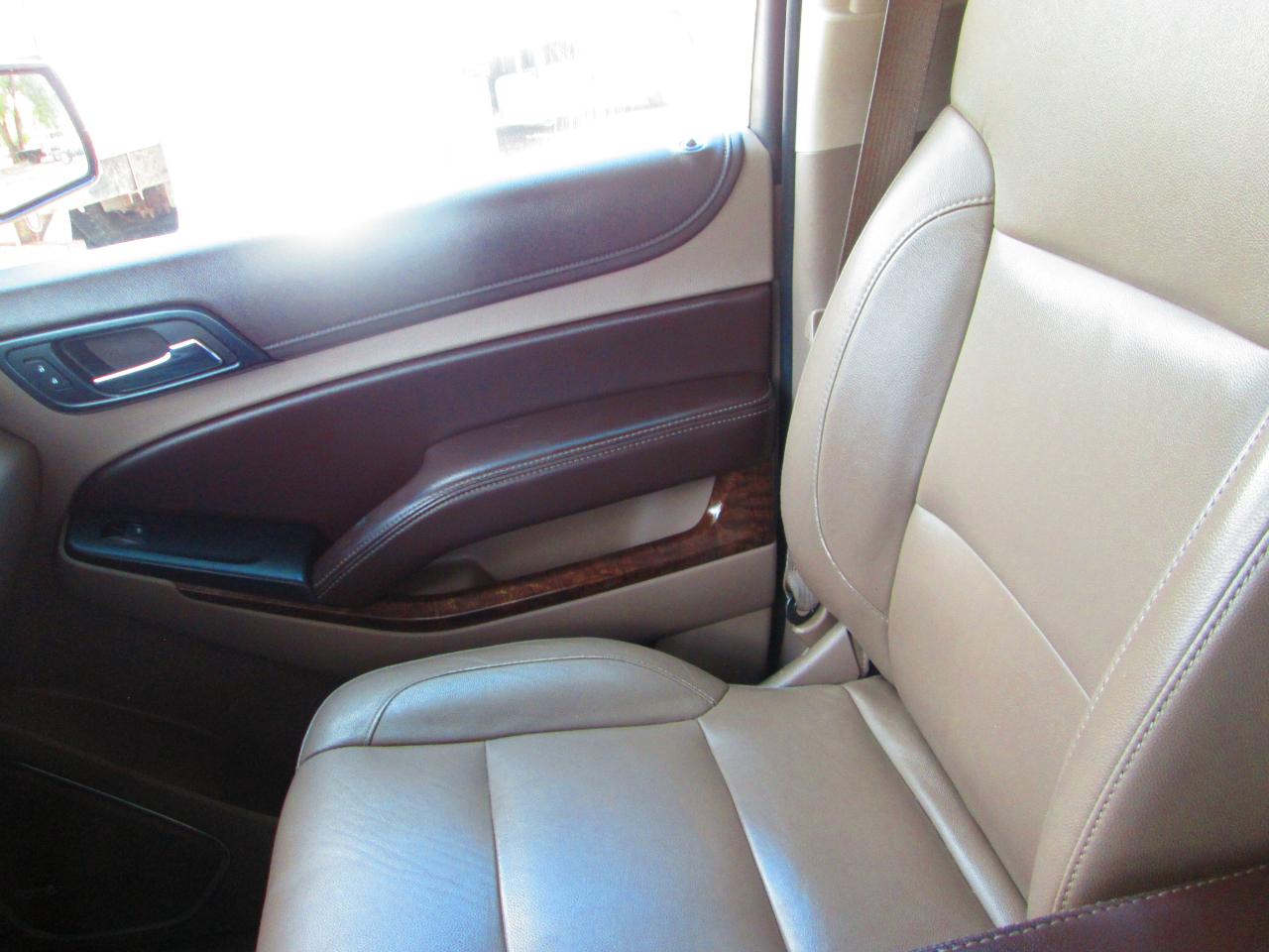 Chevrolet Suburban 4WD 4dr LT 2015