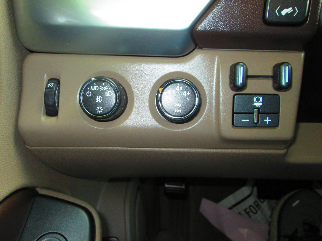 Chevrolet Suburban 4WD 4dr LT 2015