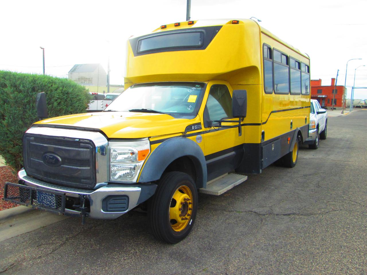 Ford Super Duty F-450 DRW XLT 4WD SuperCab 192" WB 84" CA 2011