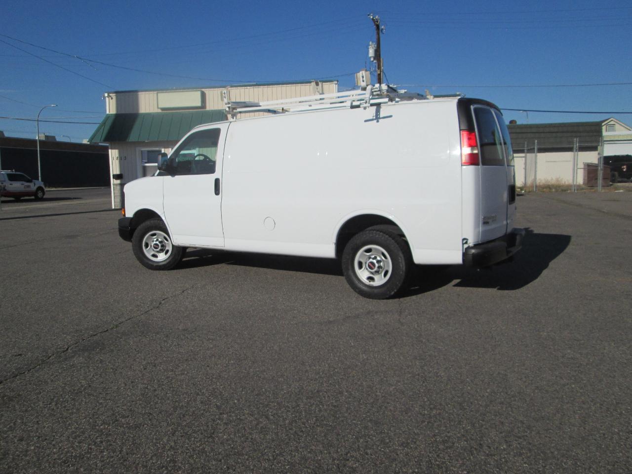GMC Savana Cargo Van RWD 2500 135" 2015