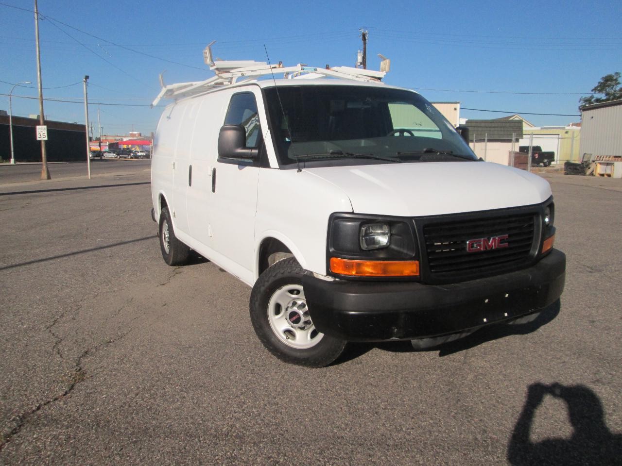 GMC Savana Cargo Van RWD 2500 135" 2015
