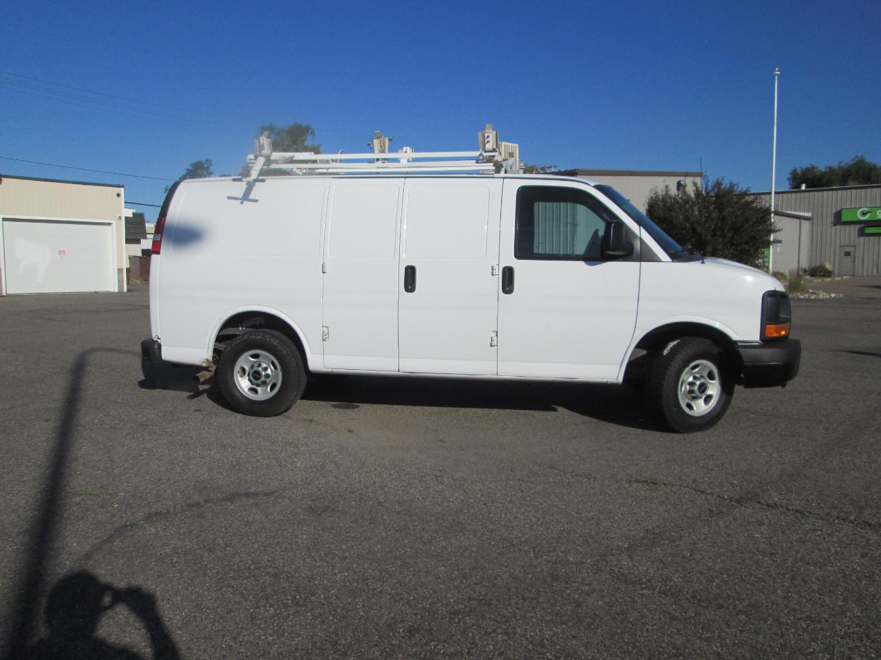 GMC Savana Cargo Van RWD 2500 135" 2015