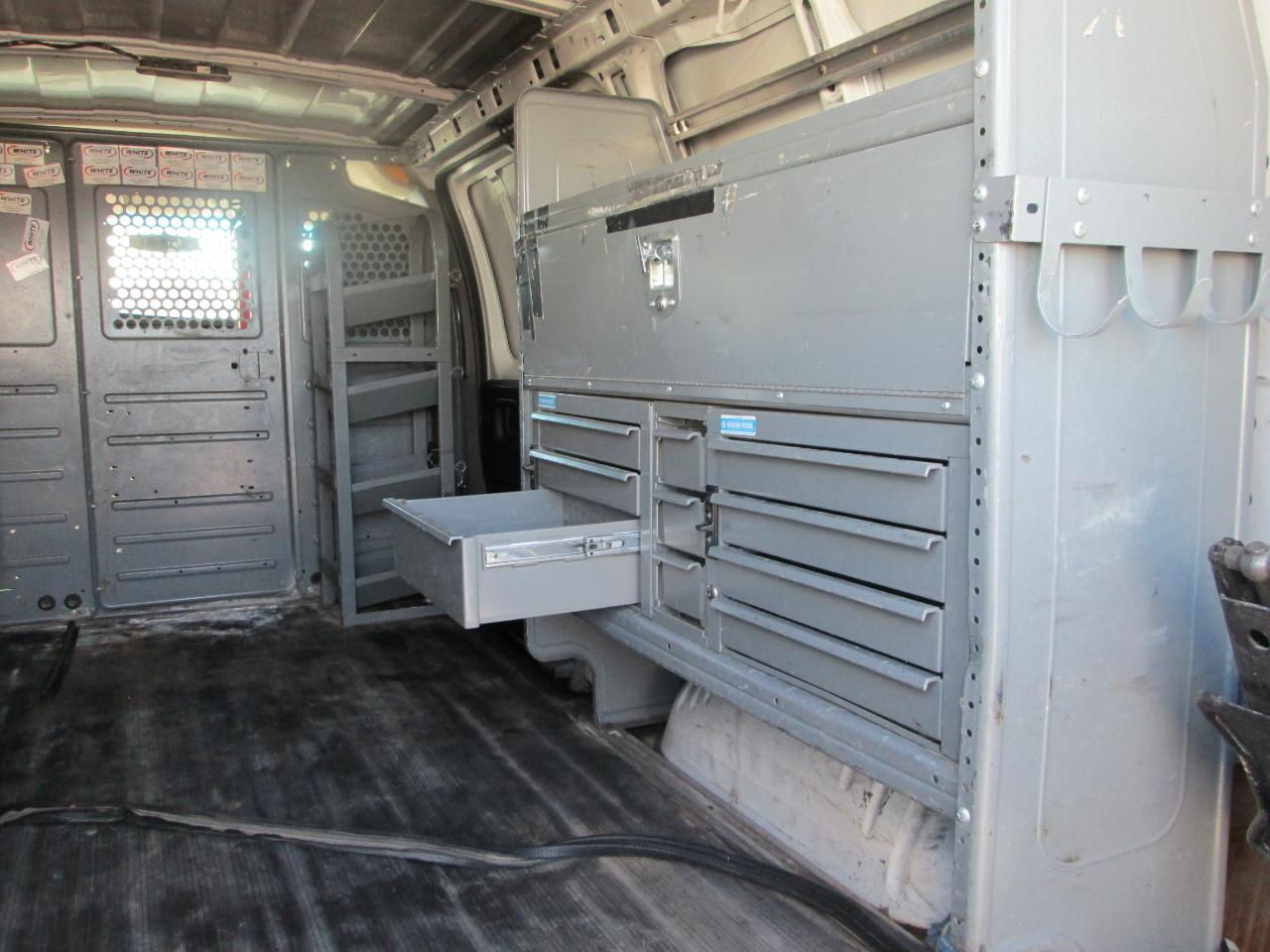 GMC Savana Cargo Van RWD 2500 135" 2015