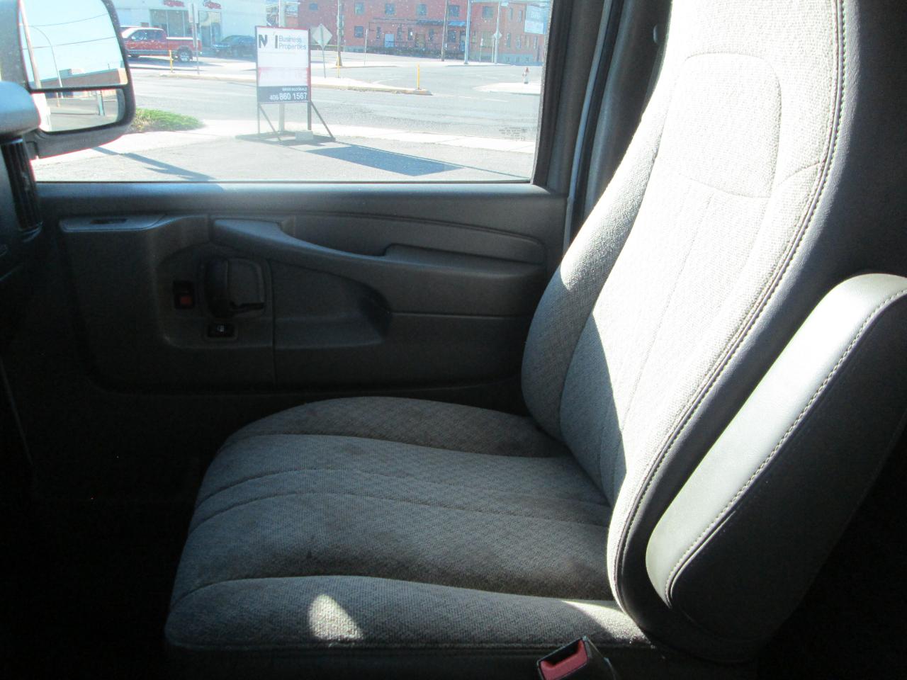 GMC Savana Cargo Van RWD 2500 135" 2015