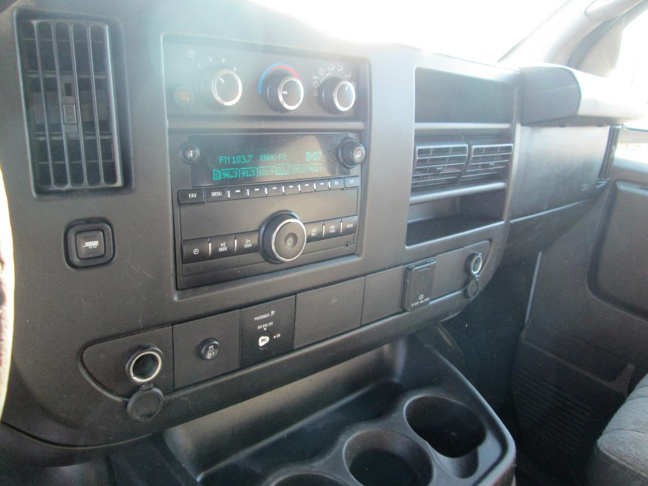 GMC Savana Cargo Van RWD 2500 135" 2015