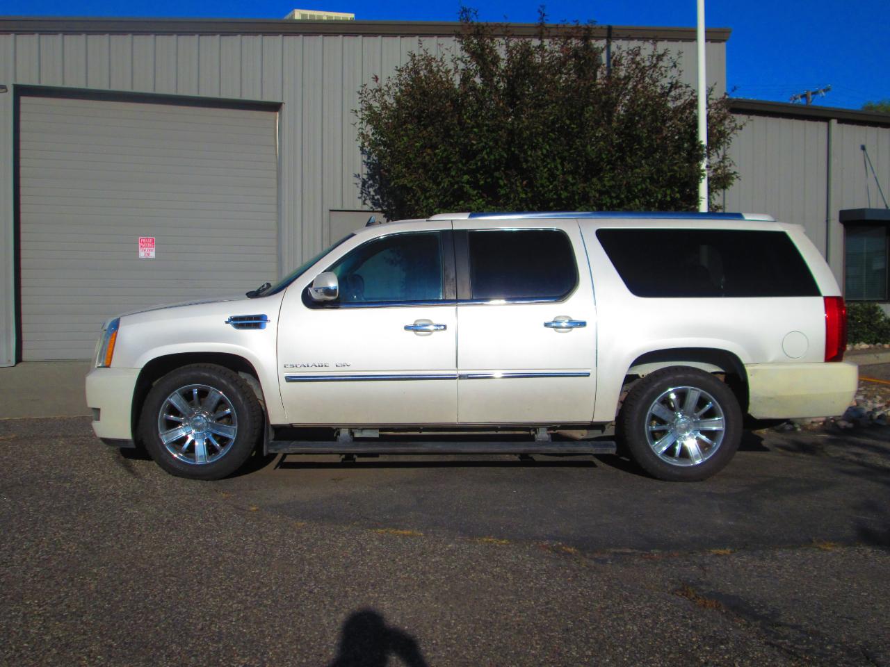 Cadillac Escalade ESV AWD 4dr Platinum Edition 2011