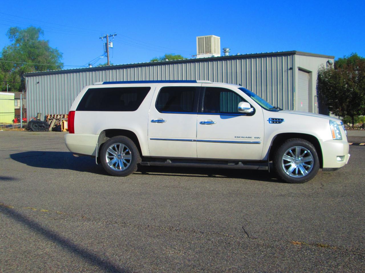 Cadillac Escalade ESV AWD 4dr Platinum Edition 2011