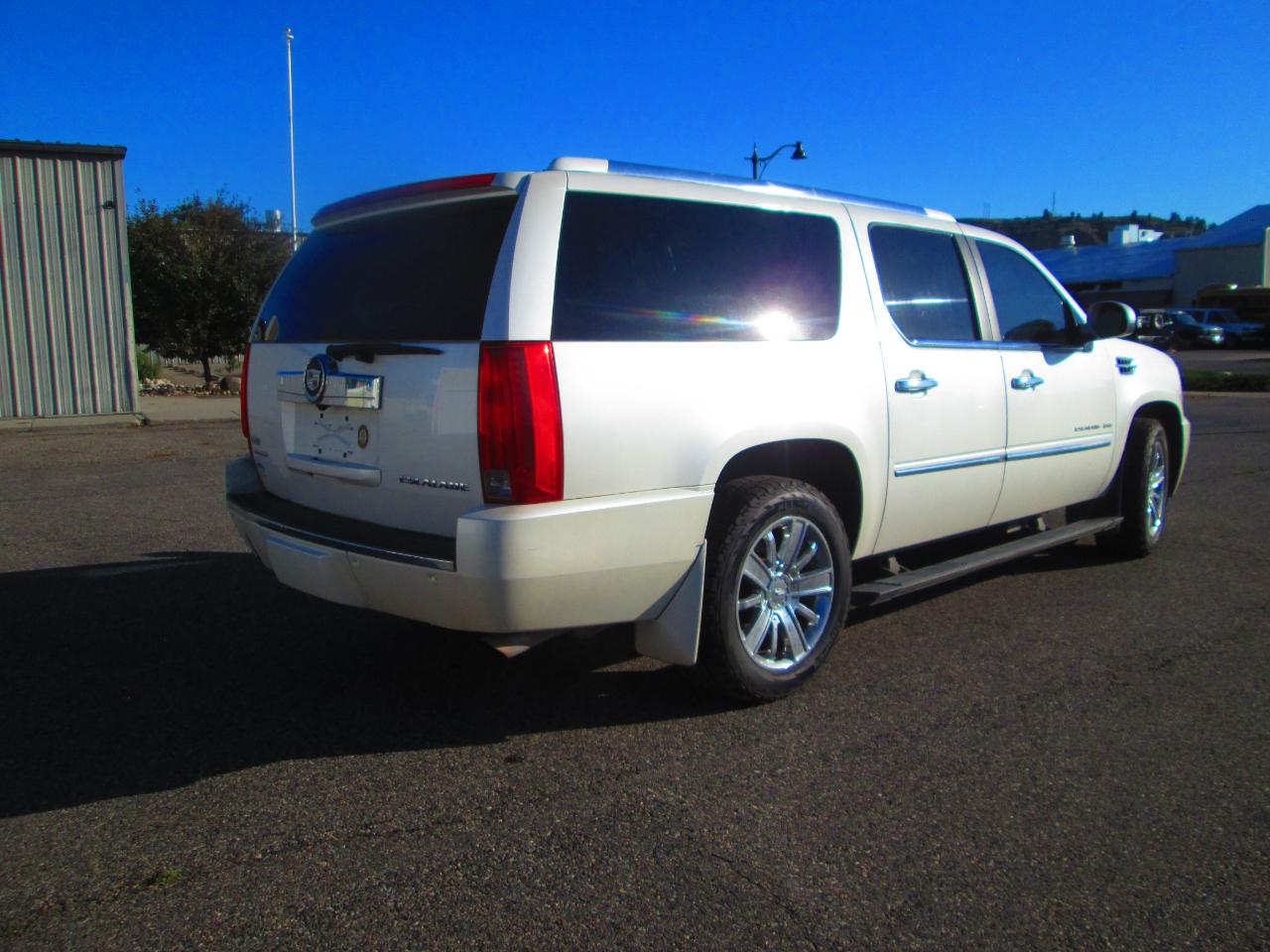 Cadillac Escalade ESV AWD 4dr Platinum Edition 2011
