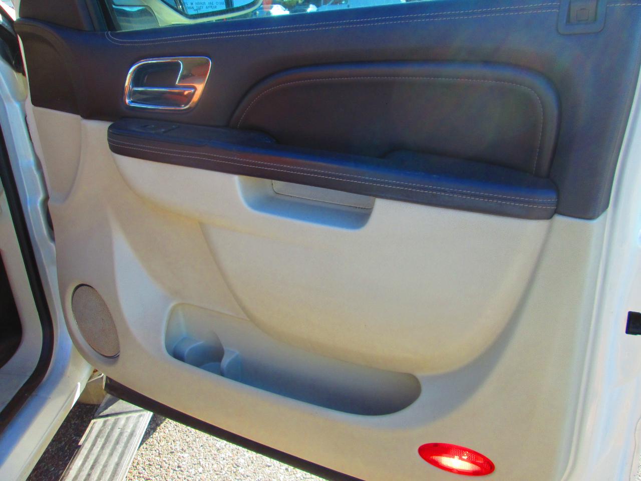 Cadillac Escalade ESV AWD 4dr Platinum Edition 2011