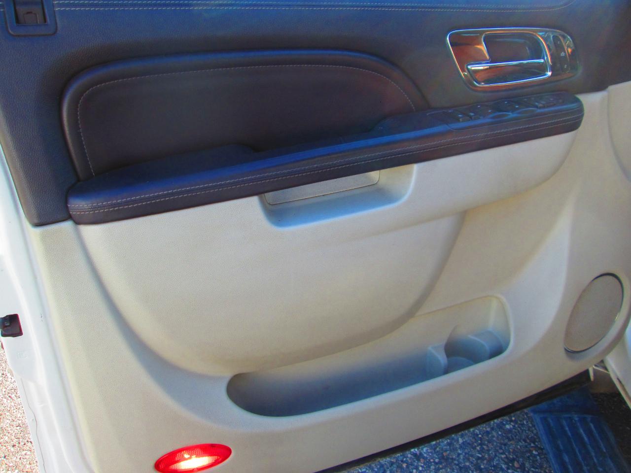 Cadillac Escalade ESV AWD 4dr Platinum Edition 2011