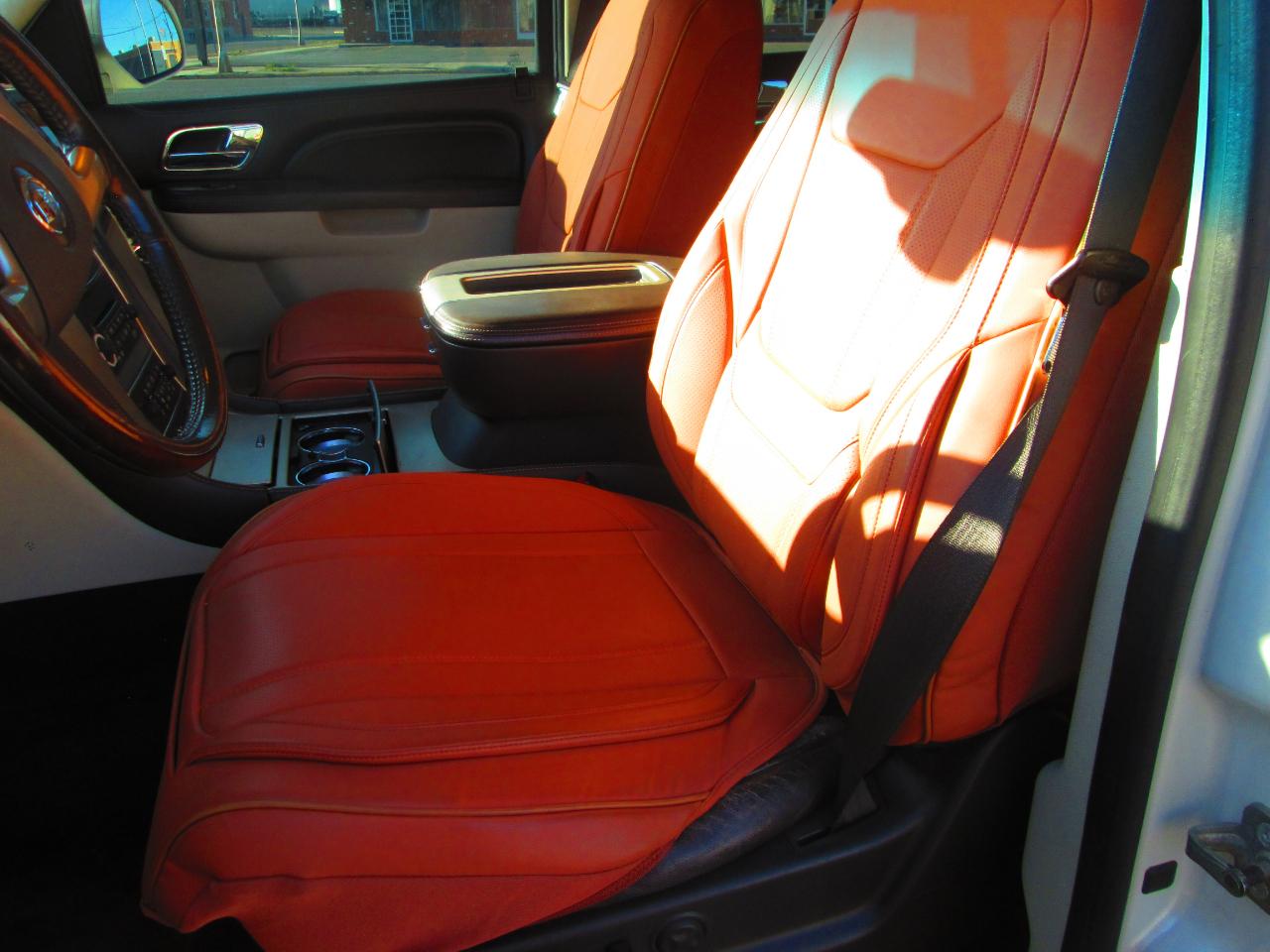 Cadillac Escalade ESV AWD 4dr Platinum Edition 2011