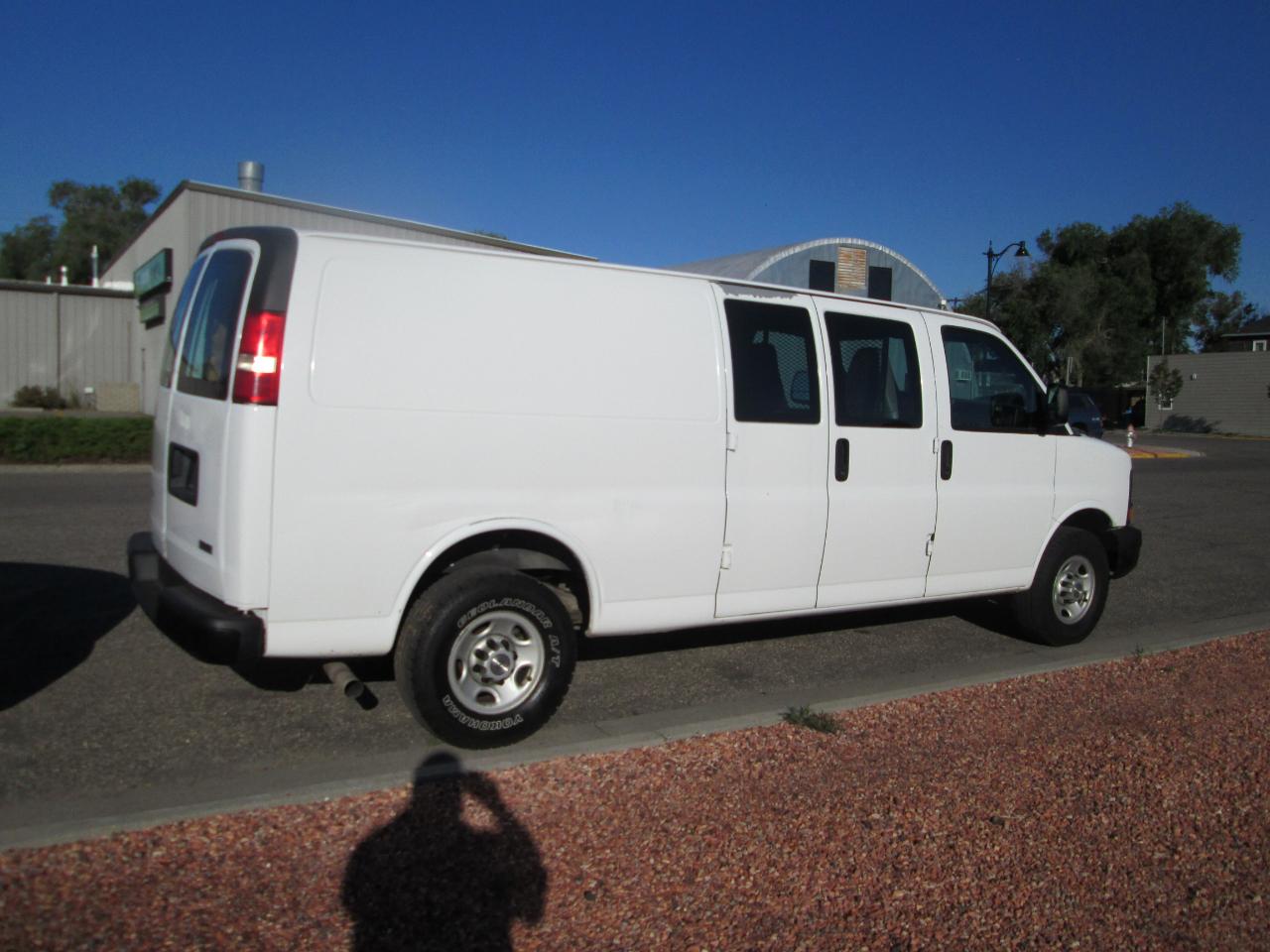 Chevrolet Express Cargo Van RWD 3500 155" 2008