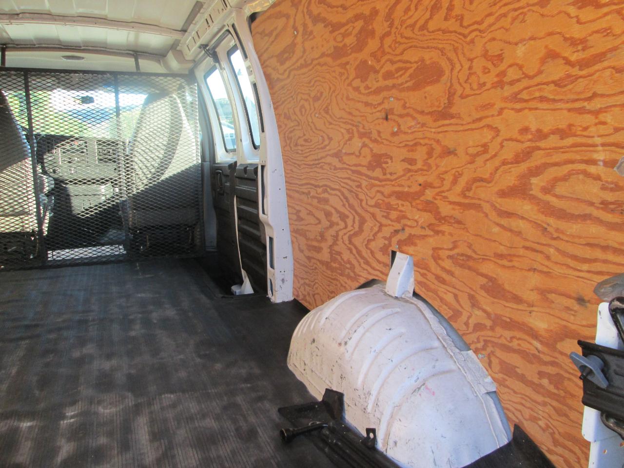 Chevrolet Express Cargo Van RWD 3500 155" 2008