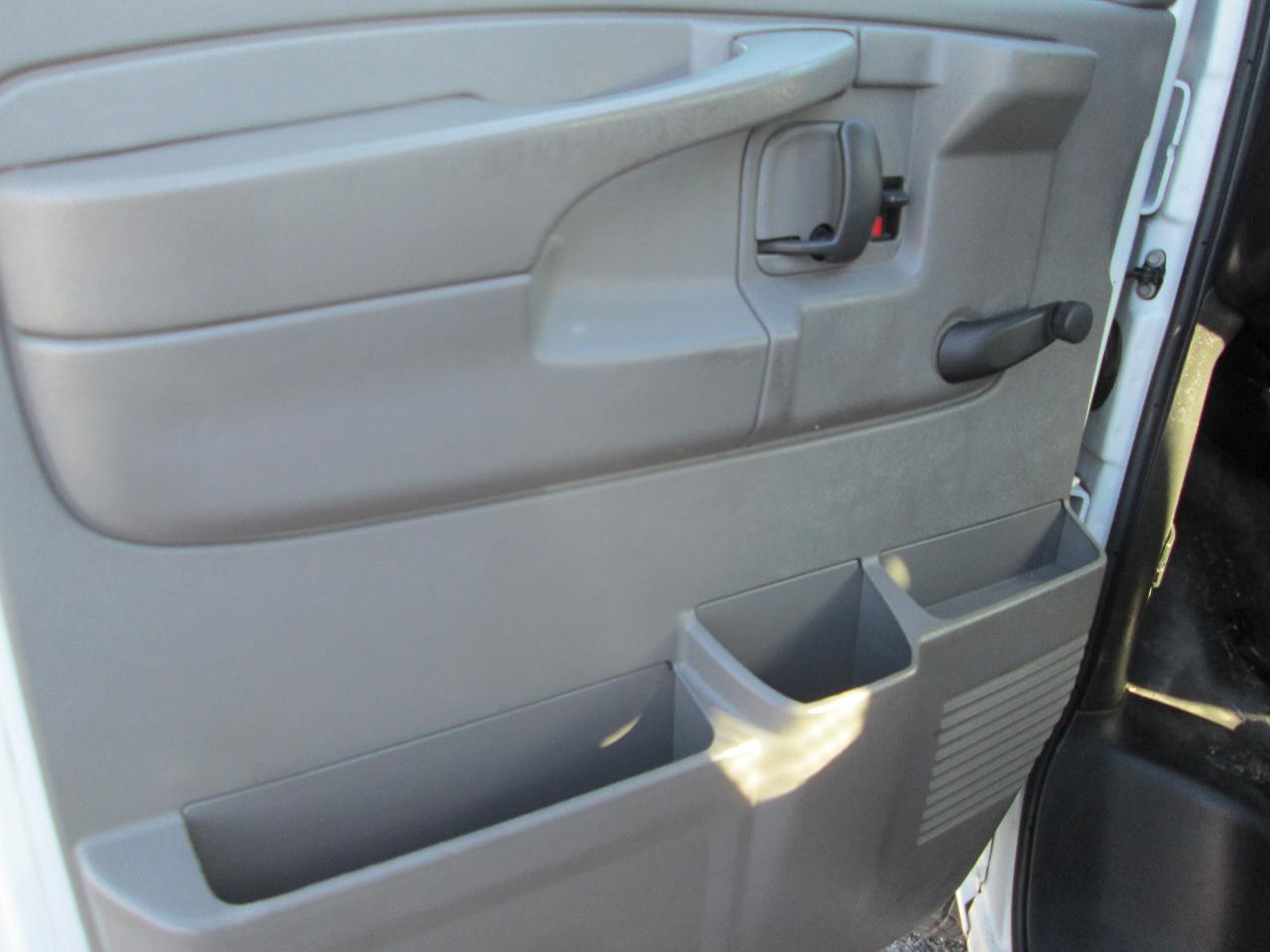 Chevrolet Express Cargo Van RWD 3500 155" 2008