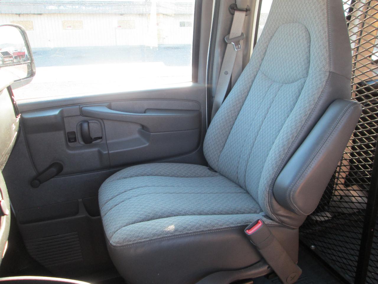 Chevrolet Express Cargo Van RWD 3500 155" 2008