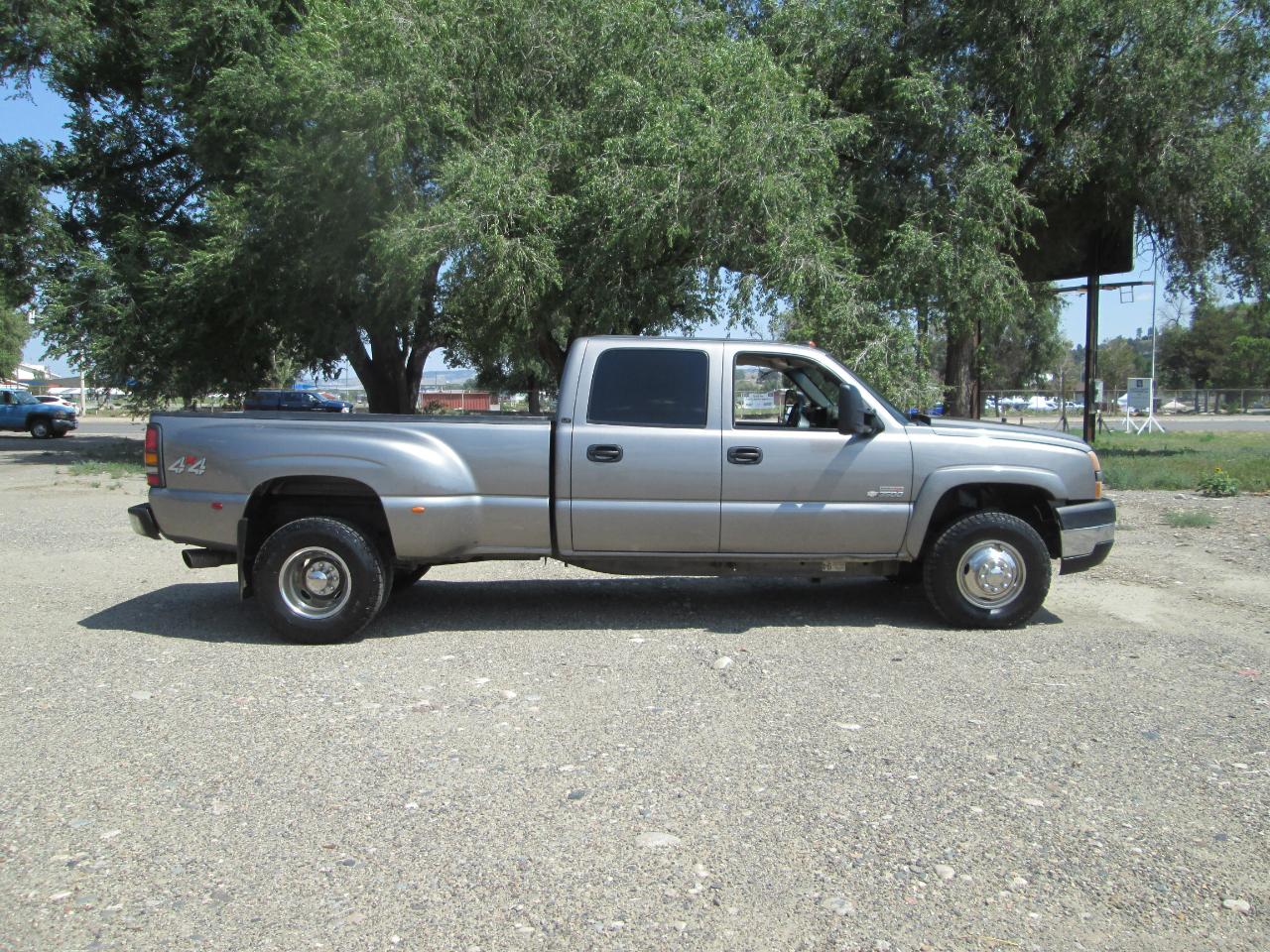 2006 Chevrolet Silverado 3500 Crew Cab 167" WB 4WD DRW LT2