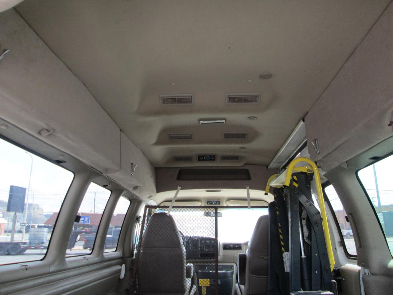 Chevrolet Express Van 3500 155" WB 2000