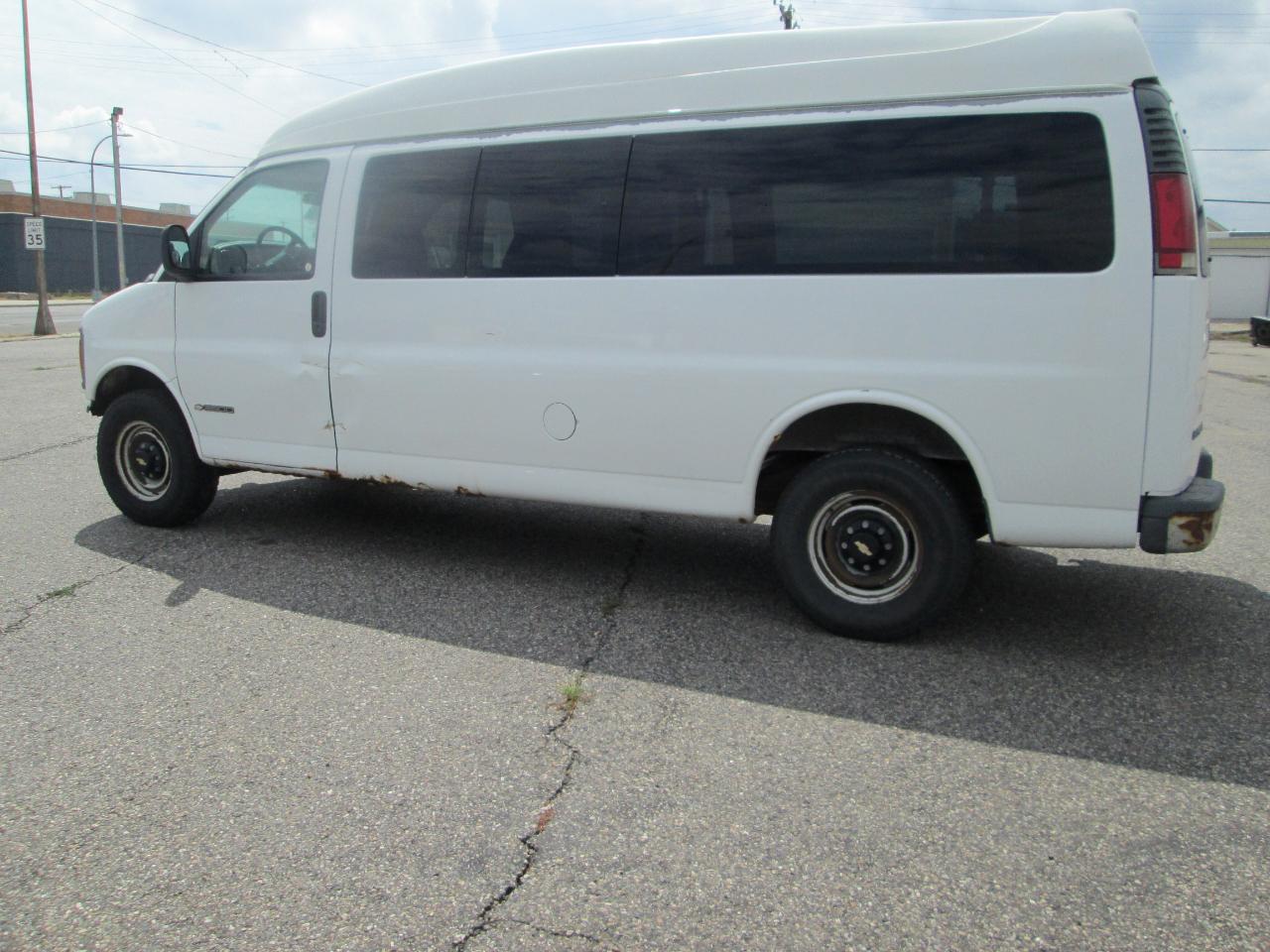 Chevrolet Express Van 3500 155" WB 2000