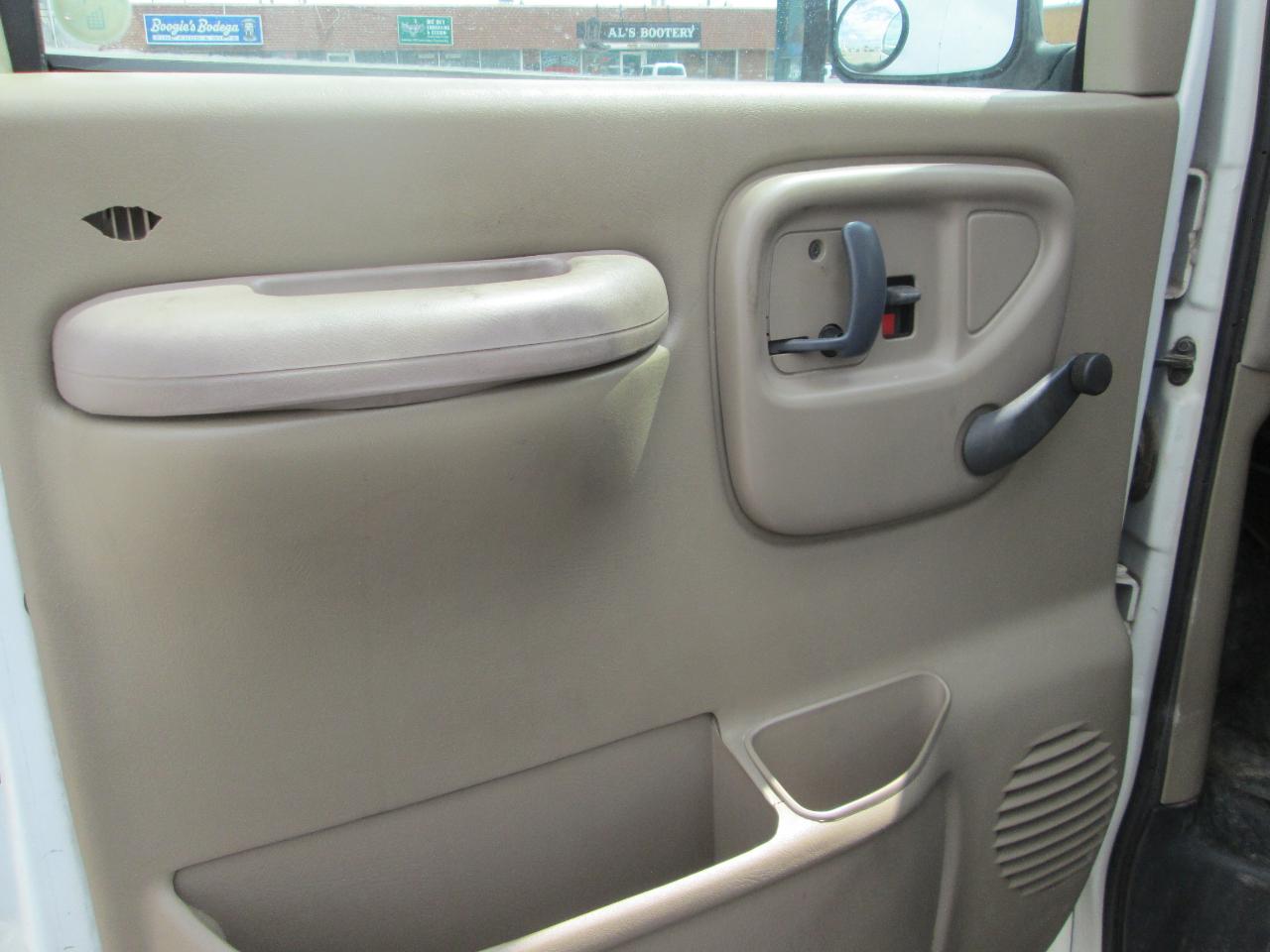Chevrolet Express Van 3500 155" WB 2000