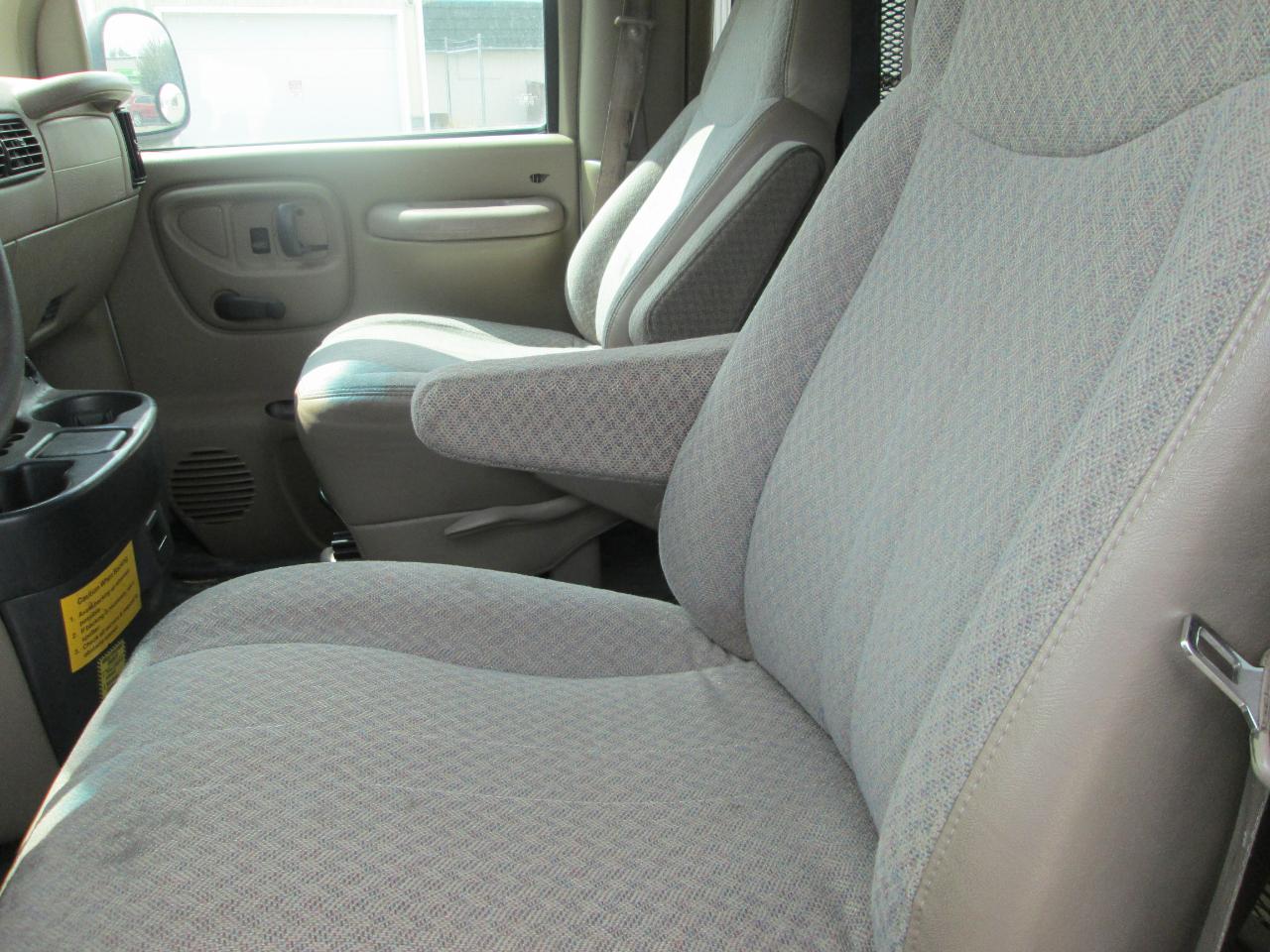 Chevrolet Express Van 3500 155" WB 2000