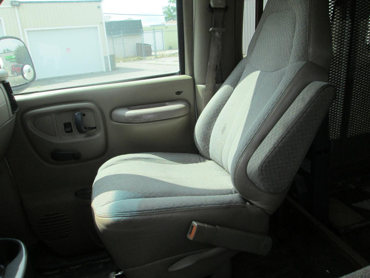 Chevrolet Express Van 3500 155" WB 2000