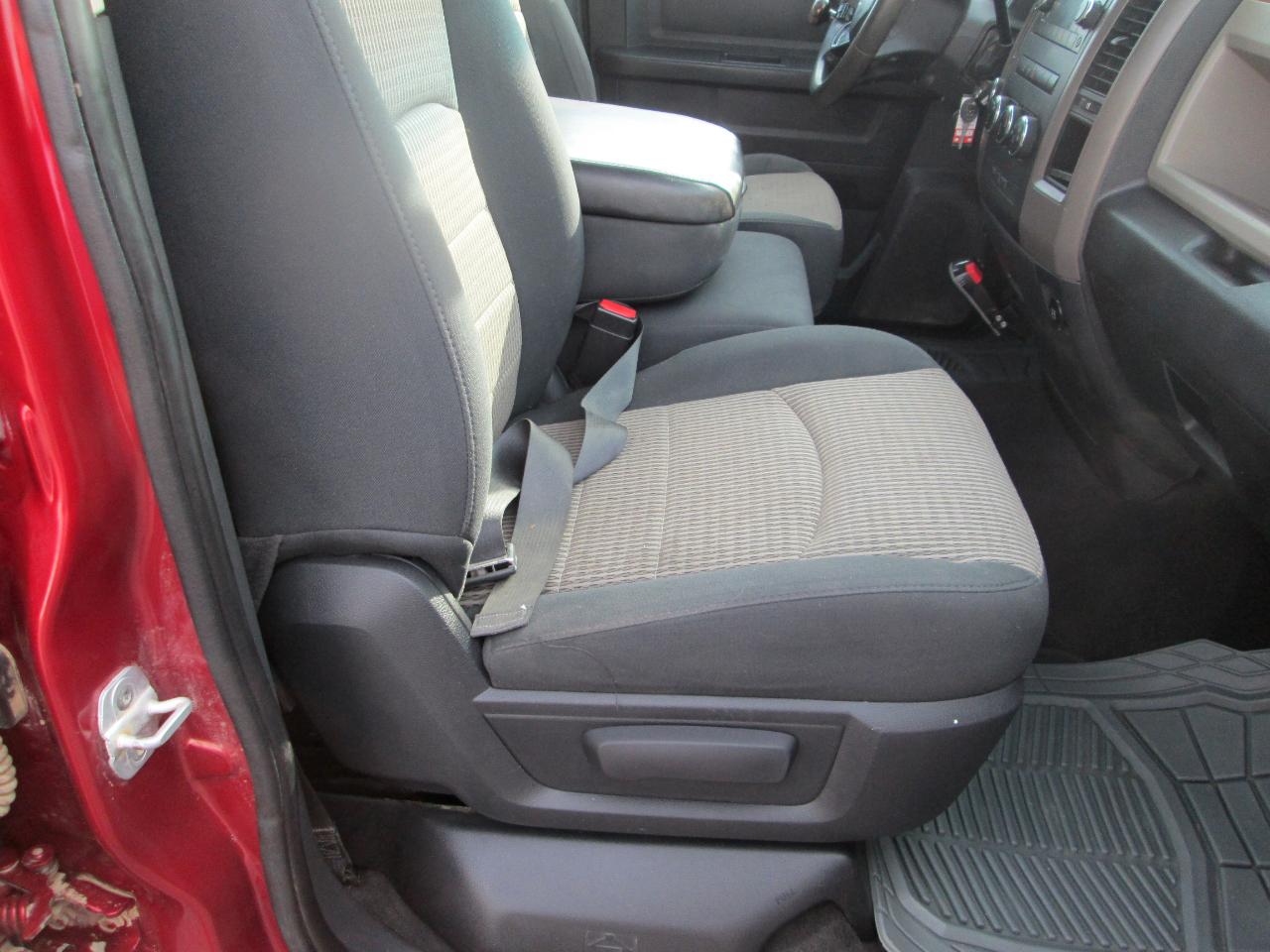 RAM 1500 4WD Quad Cab 140.5" Express 2012