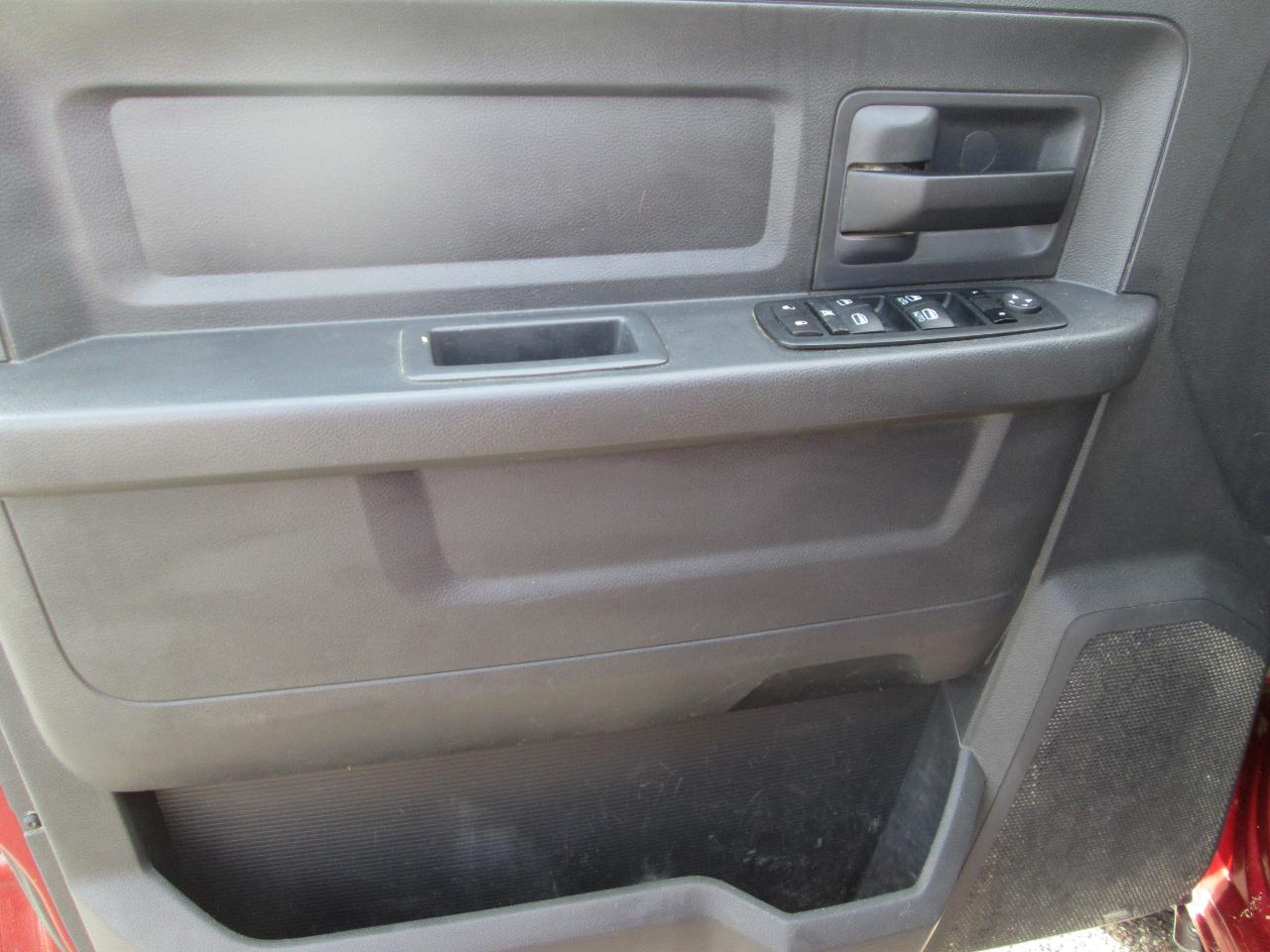 RAM 1500 4WD Quad Cab 140.5" Express 2012