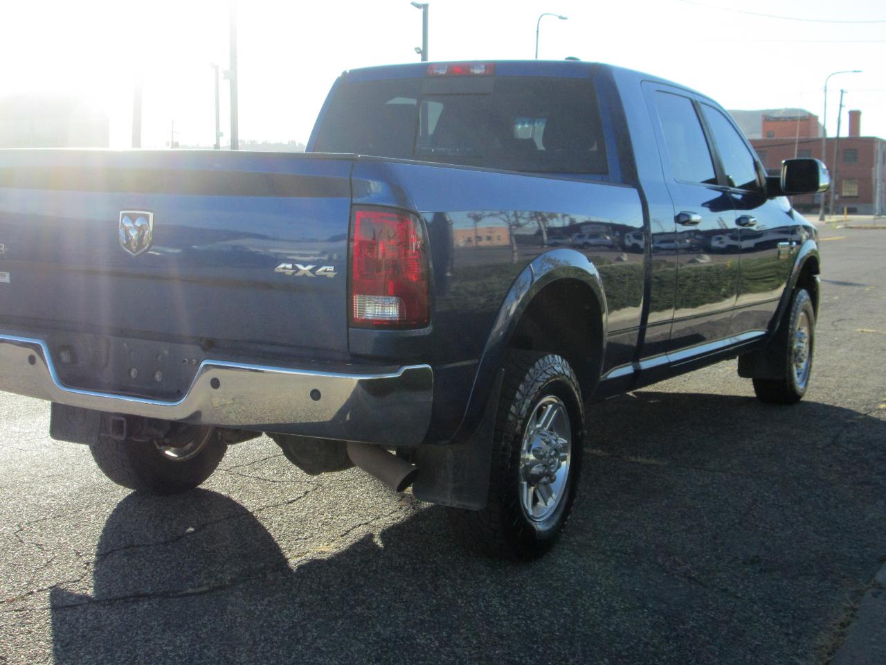 RAM 3500 4WD Mega Cab 160.5" Laramie 2011