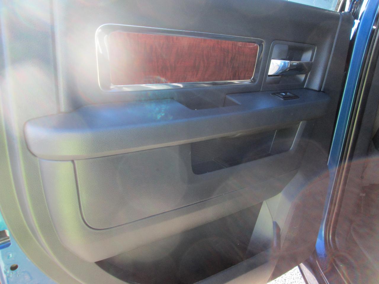 RAM 3500 4WD Mega Cab 160.5" Laramie 2011