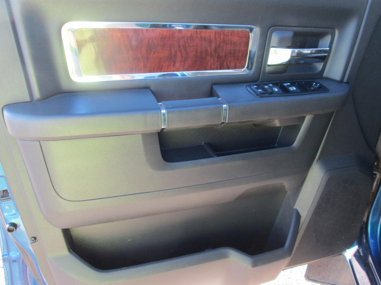 RAM 3500 4WD Mega Cab 160.5" Laramie 2011
