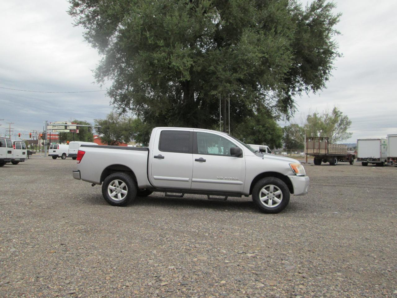 Nissan Titan 4WD Crew Cab SWB SE 2009
