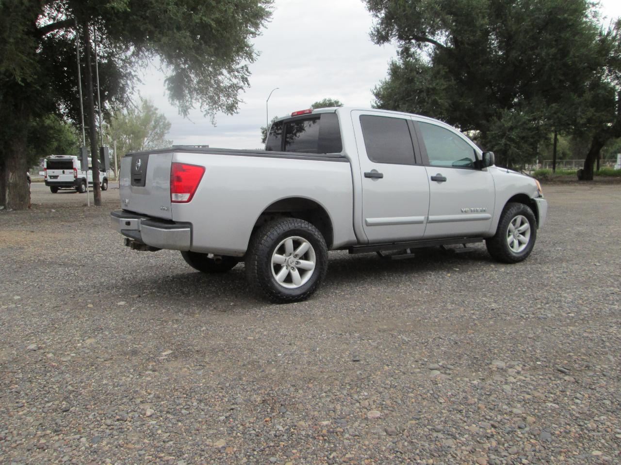 Nissan Titan 4WD Crew Cab SWB SE 2009