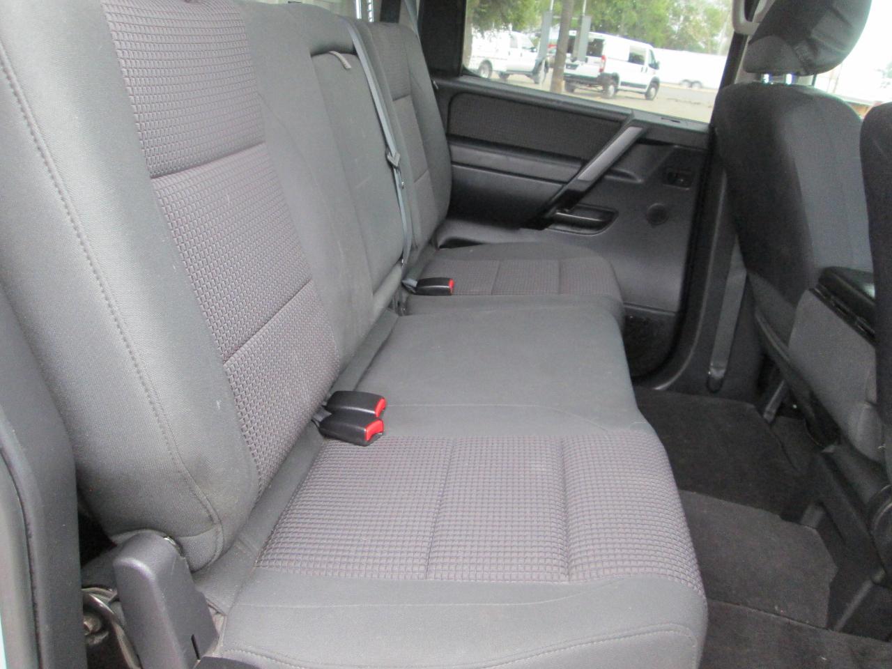 Nissan Titan 4WD Crew Cab SWB SE 2009