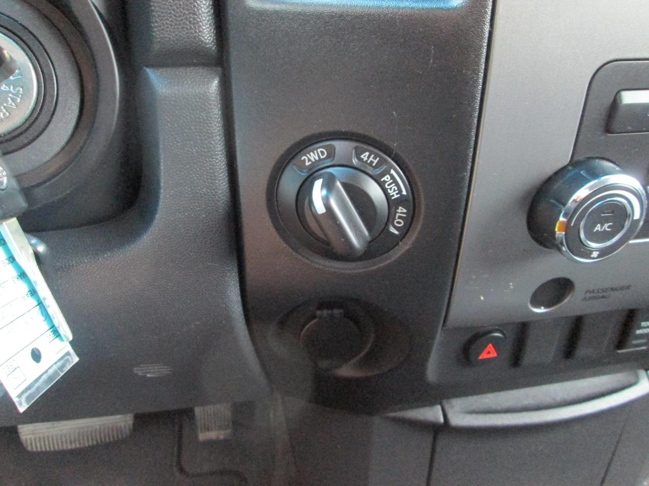Nissan Titan 4WD Crew Cab SWB SE 2009