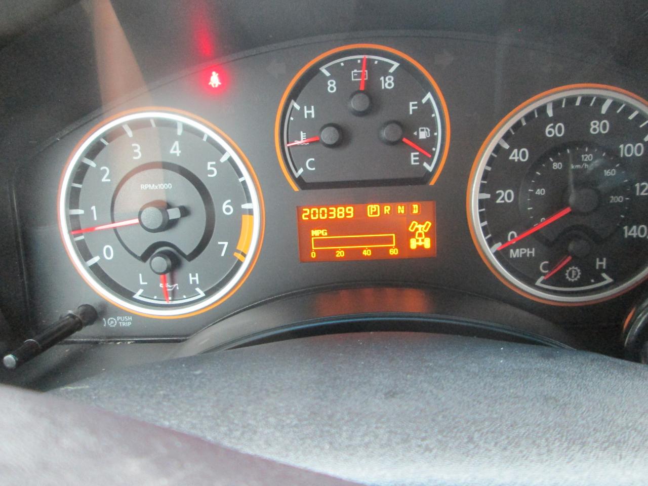 Nissan Titan 4WD Crew Cab SWB SE 2009