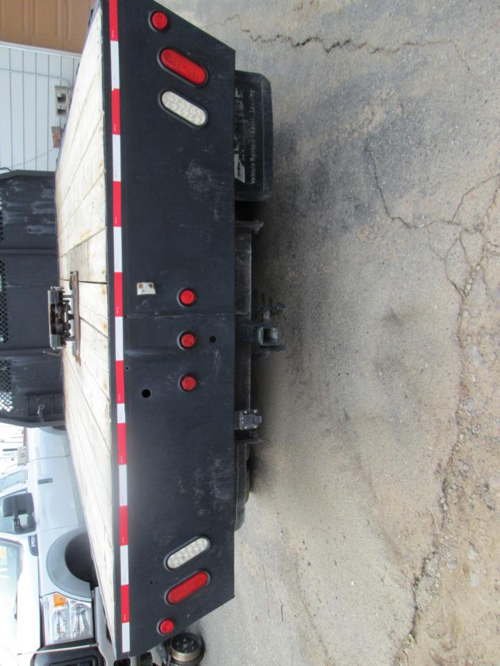 Ford Super Duty F-550 DRW 4WD Crew Cab 176" WB 60" CA XLT 2015