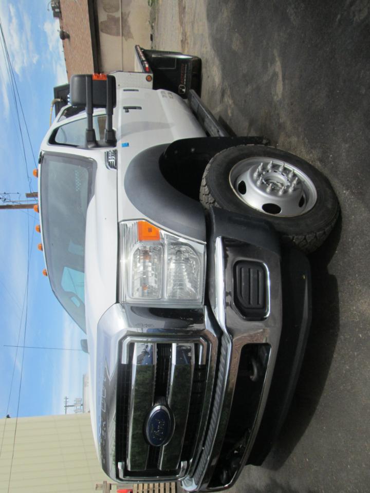 Ford Super Duty F-550 DRW 4WD Crew Cab 176" WB 60" CA XLT 2015