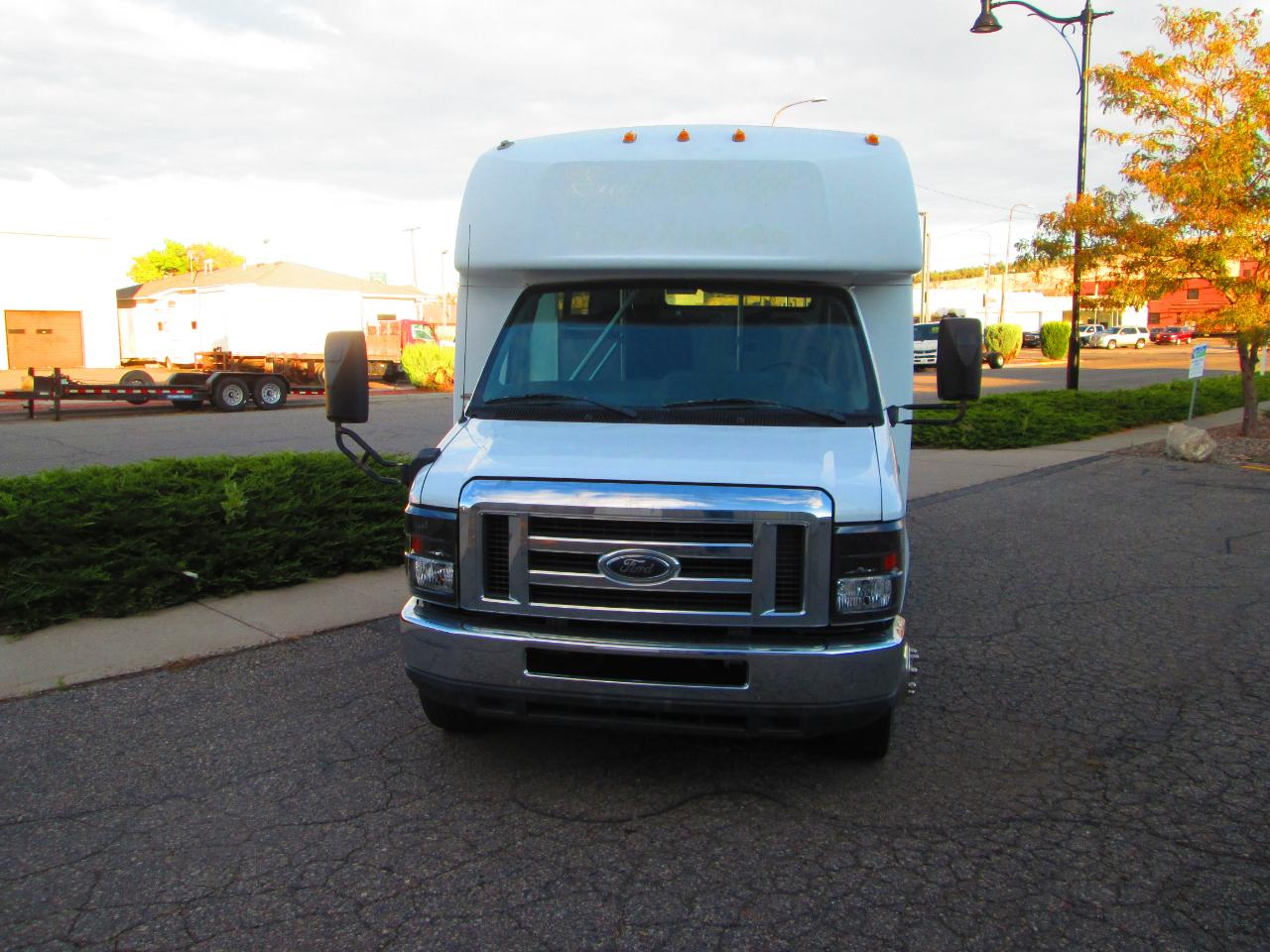 Ford Econoline Commercial Cutaway E-350 Super Duty 138" 5-Spd SRW 2011