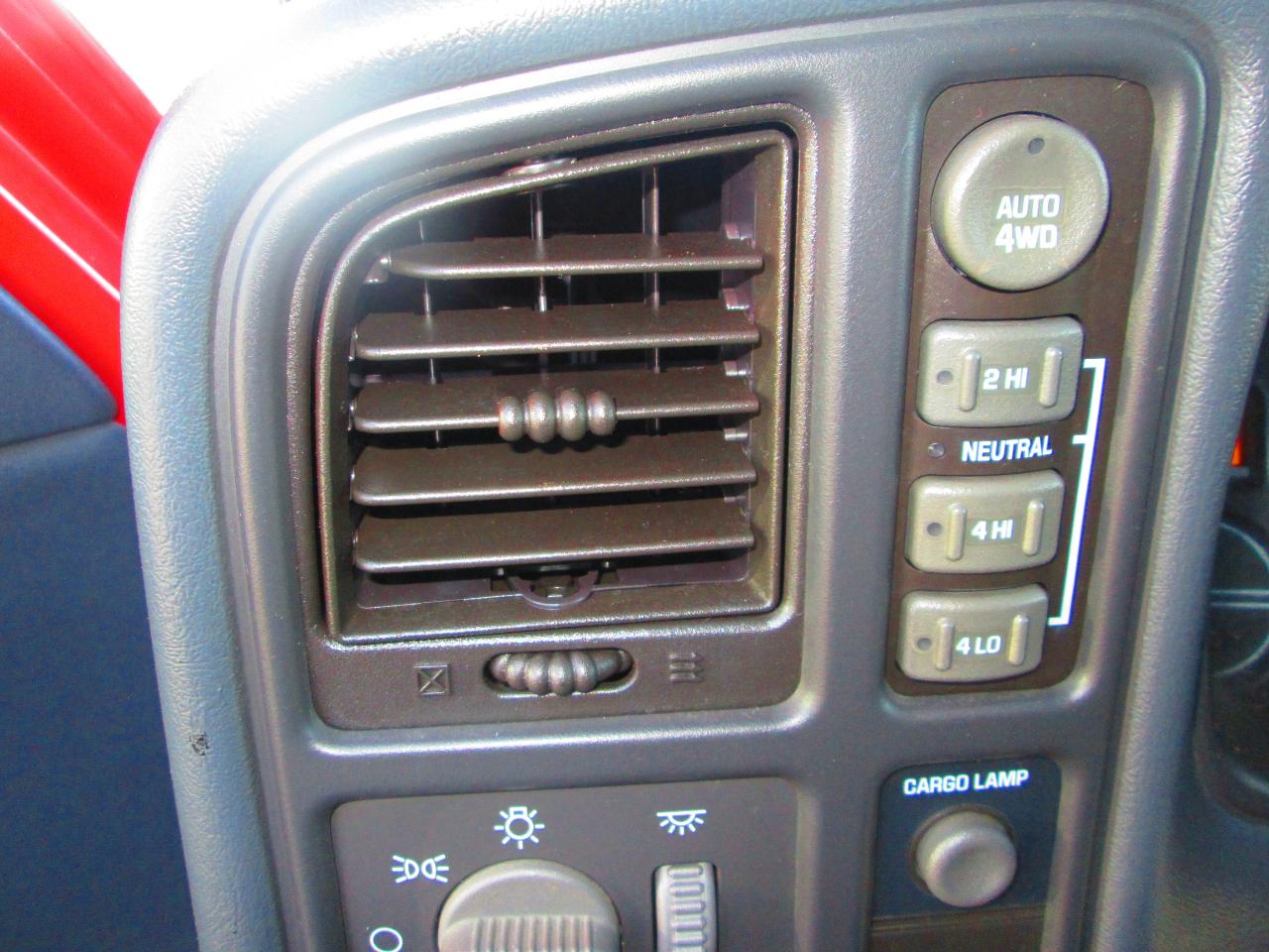 Chevrolet Silverado 1500 Ext Cab 143.5" WB 4WD LS 2001