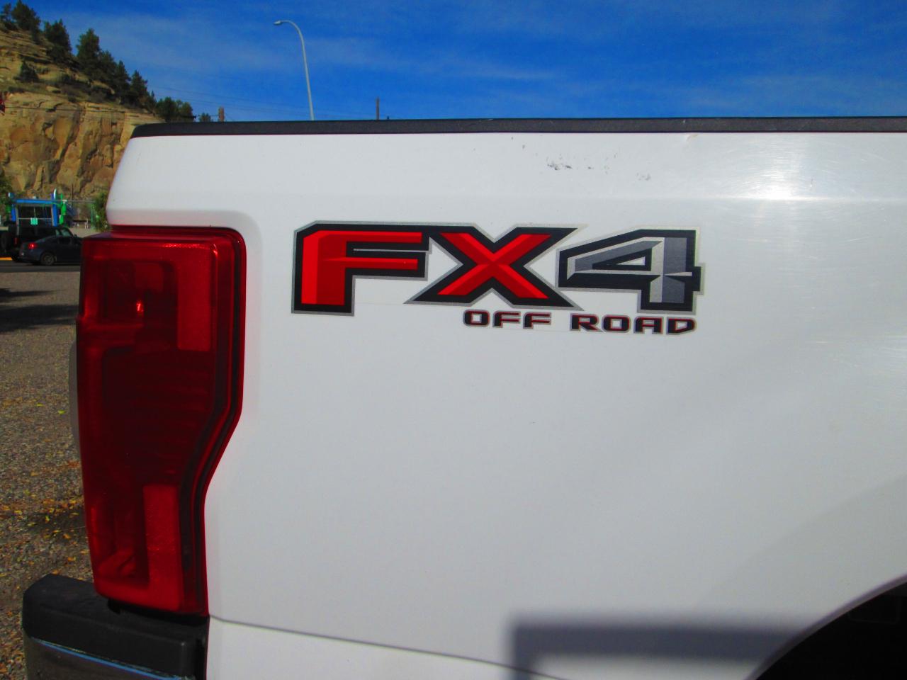 Ford Super Duty F-350 SRW XLT 4WD Crew Cab 8' Box 2020